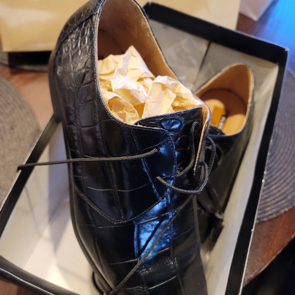 Men's Shoes - Picture 2 of 9